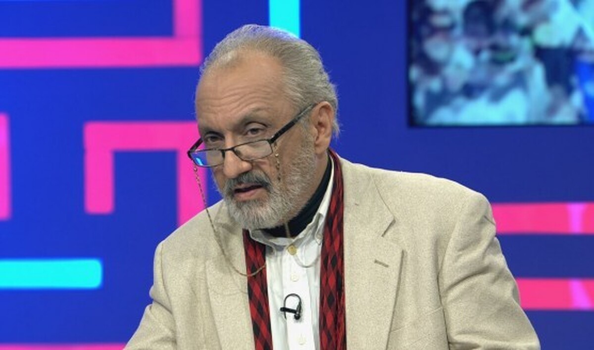 کارشناس صداوسیما: رضا پهلوی خودش را به یک لطیفه تبدیل کرد +فیلم کارشناس صداوسیما: رضا پهلوی خودش را به یک لطیفه تبدیل کرد +فیلم