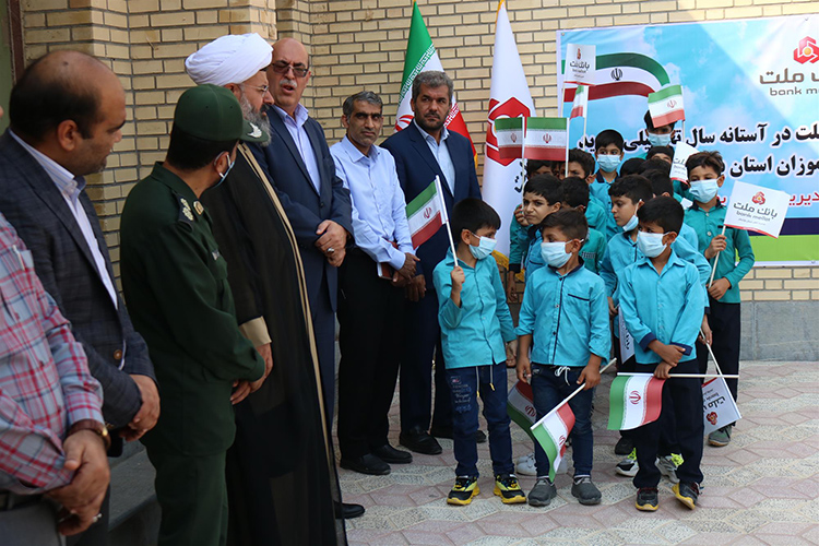 اهدای ۴۲۰۰ بسته لوازم التحریر از سوی بانک ملت به دانش آموزان مناطق کمتربرخوردار اهدای ۴۲۰۰ بسته لوازم التحریر از سوی بانک ملت به دانش آموزان مناطق کمتربرخوردار