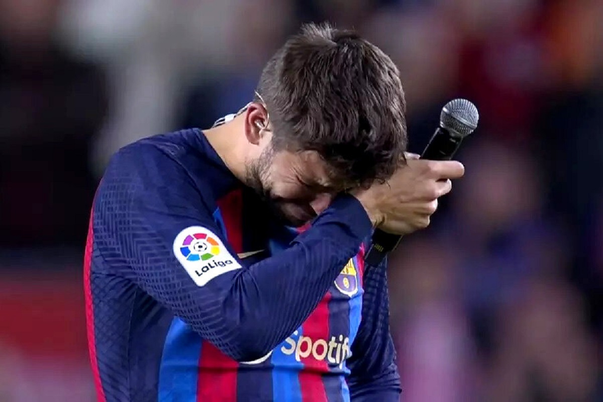 اشک‌های پیکه در شب خداحافظی از فوتبال +فیلم