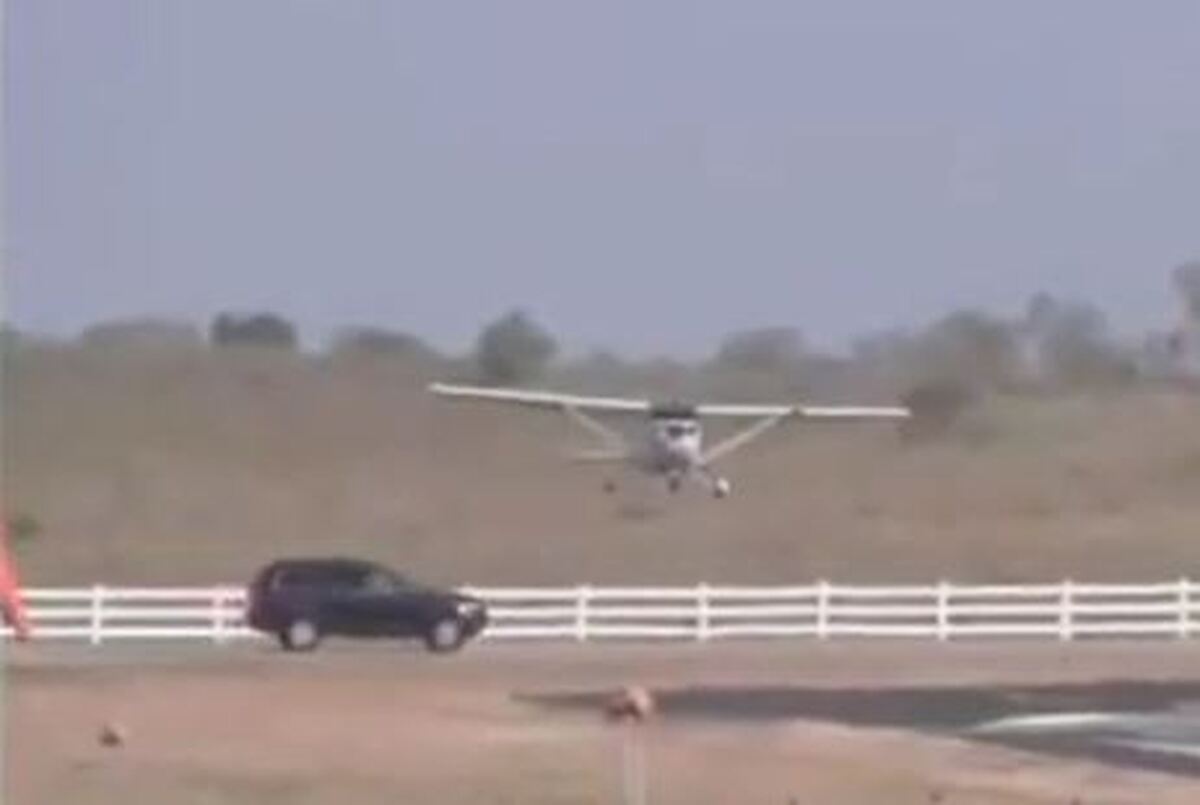 تصادف هواپیما و خودرو تصادف هواپیما و خودرو!