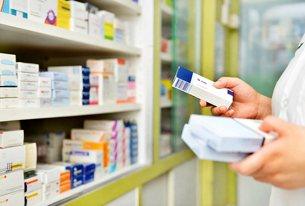 قیمت برخی دارو‌ها ۷۰۰ درصد افزایش داشته / وضعیت دسترسی مردم به دارو و آنتی بیوتیک‌ها فاجعه است