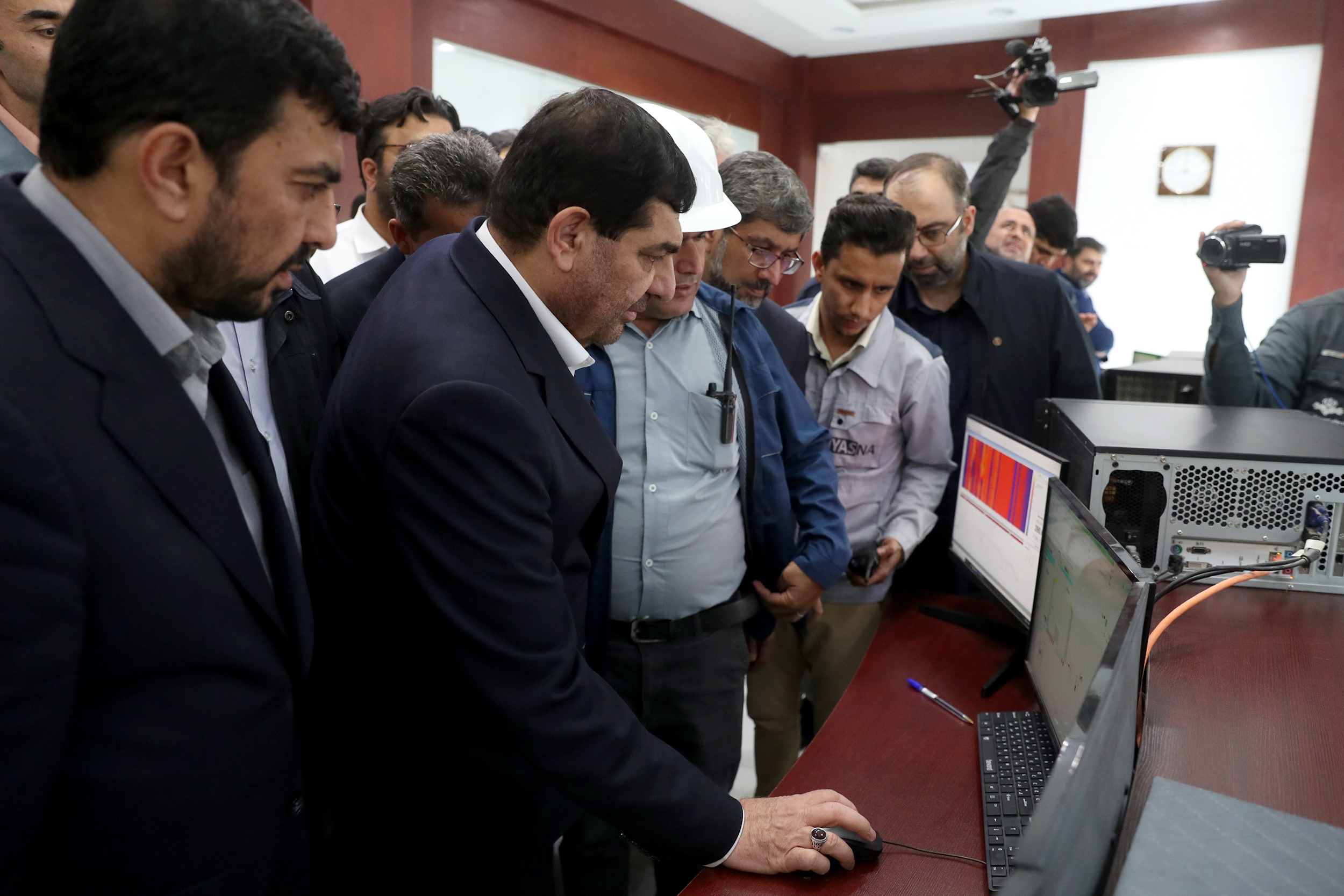 تاکید دکتر مخبر بر لزوم بهبود رفاه اجتماعی مرزنشینان با اتکا به تولیدات صادرات محور تاکید دکتر مخبر بر لزوم بهبود رفاه اجتماعی مرزنشینان با اتکا به تولیدات صادرات محور