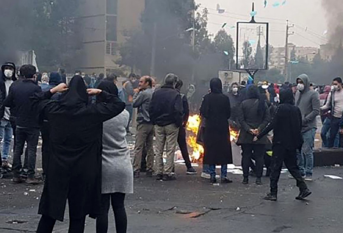 همشهری: فردای آزادی آسیب‌ها و مفسده‌ای است که حکومت باید پاسخگو باشد