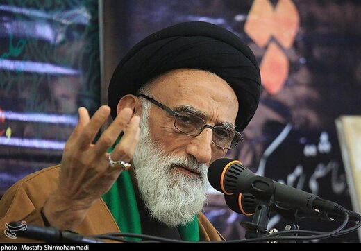 امام جمعه همدان: هرچه زودتر کسانیکه مستحق اعدام هستند را اعدام‌ کنید / عمامه به سرها هیچ کاره هستند!