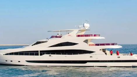 اجاره قایق لوکس در امارات برای تماشای بازی‌های ۲۰۲۲ قطر +فیلم