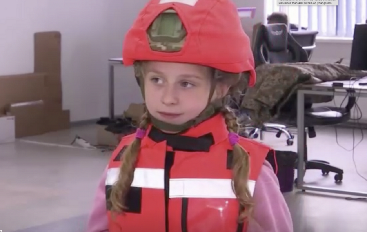 تولید کلاه و جلیقه ضد گلوله برای کودکان اوکراینی +فیلم