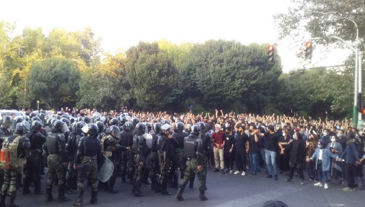 روزنامه اعتماد: جناح سیاسی حاکم گفتگو با معترضان را نمی‌پذیرد