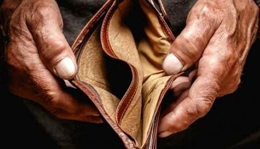 معاوضه اثاثیه منزل با برنج و روغن؛ تصویری عجیب از رشد فقر!