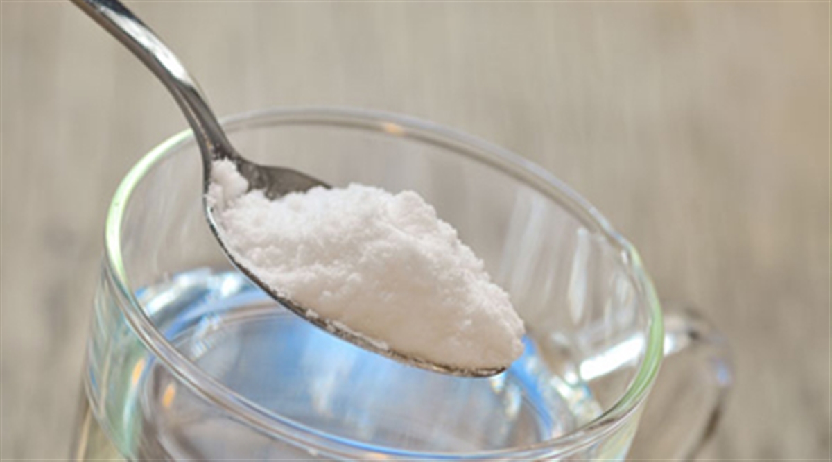 چند ترفند برای پاک کردن چسب قطره‌ای از دست