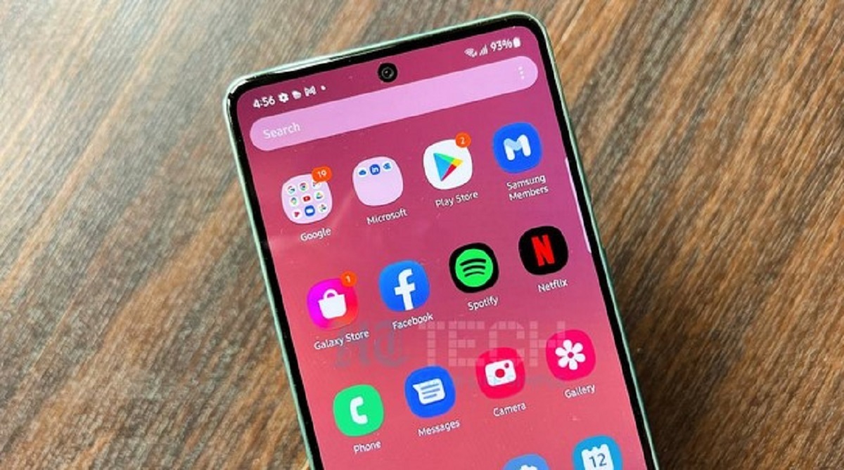 طراحی گوشی‌ گلکسی A۷۳