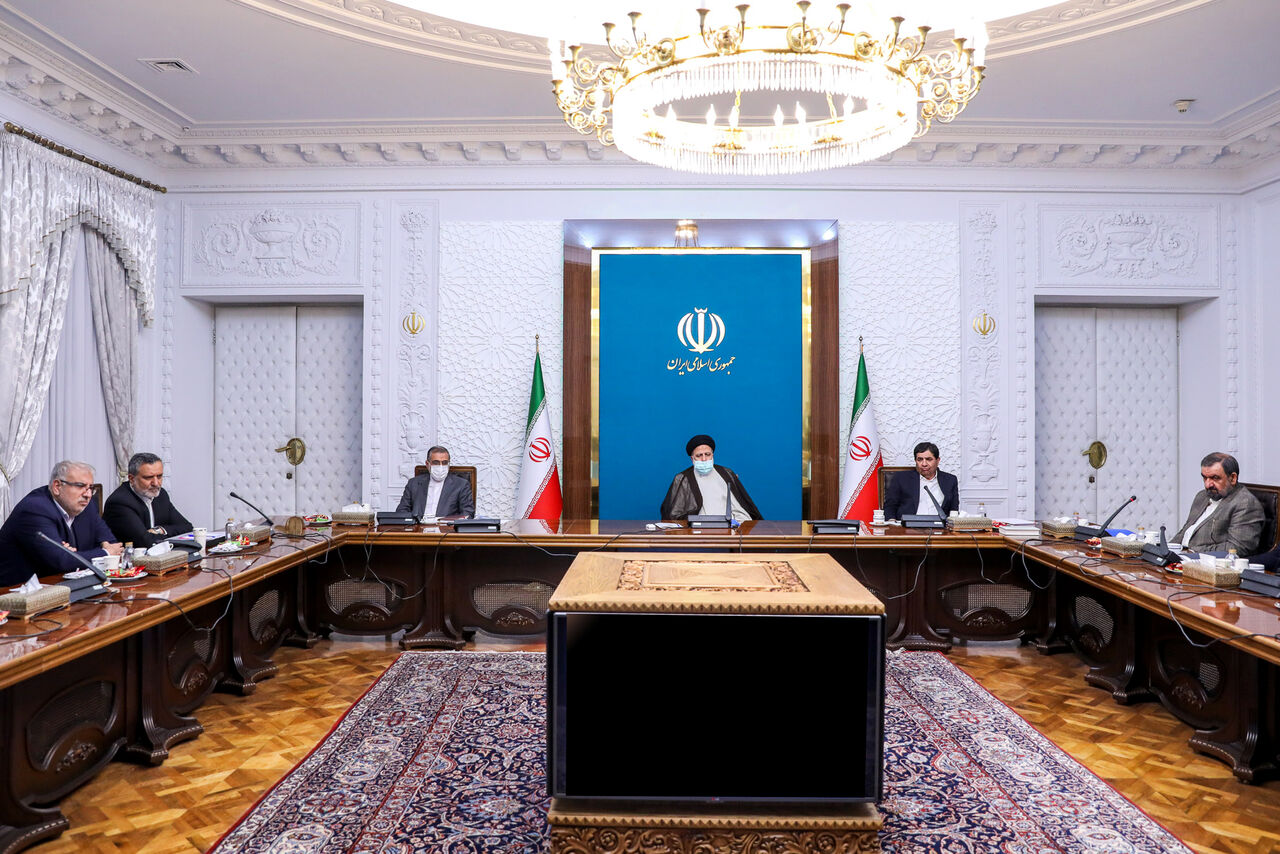 روزنامه جمهوری اسلامی: این همه برای موفقیت دولت تبلیغات می کنید، پس کارهای دولت کو؟