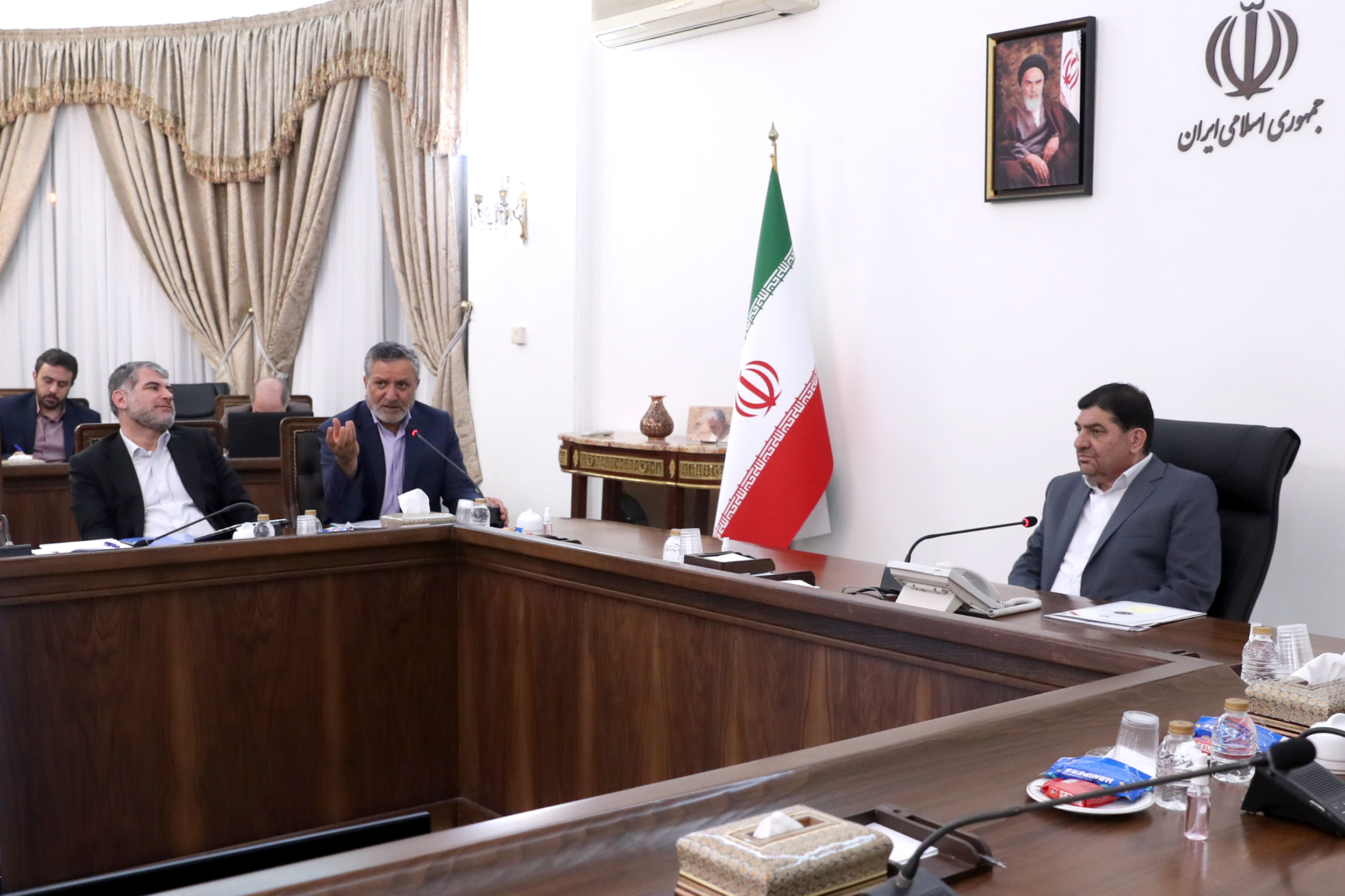 ۶ هزار میلیارد تومان تسهیلات در قالب تبصره ۱۸ برای اشتغالزایی در استانها پرداخت میشود ۶ هزار میلیارد تومان تسهیلات در قالب تبصره ۱۸ برای اشتغالزایی در استانها پرداخت میشود