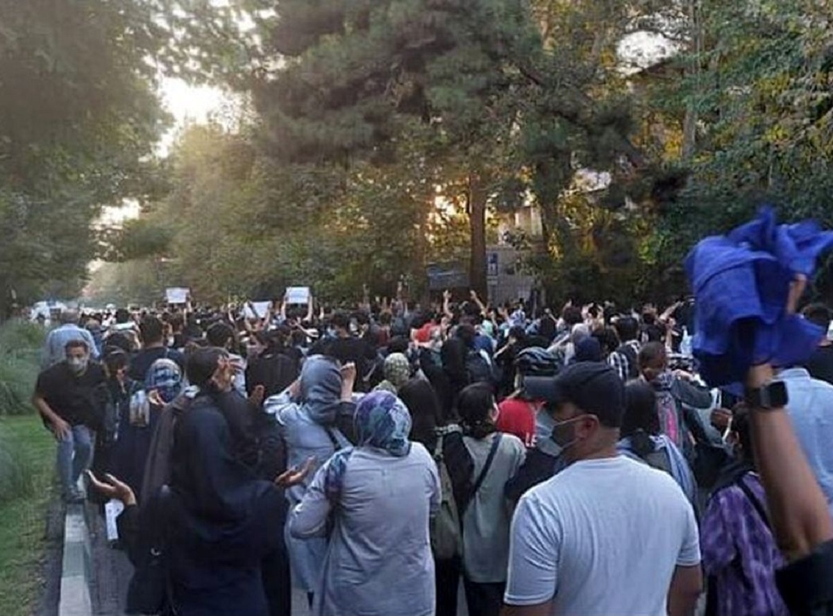 کیهان: از آزادی زندانیان حوادث اخیر را به حساب آشتی ملی نگذارید
