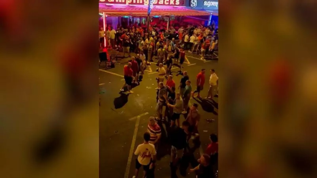 هواداران ولز و انگلیس به جان هم افتادند +فیلم