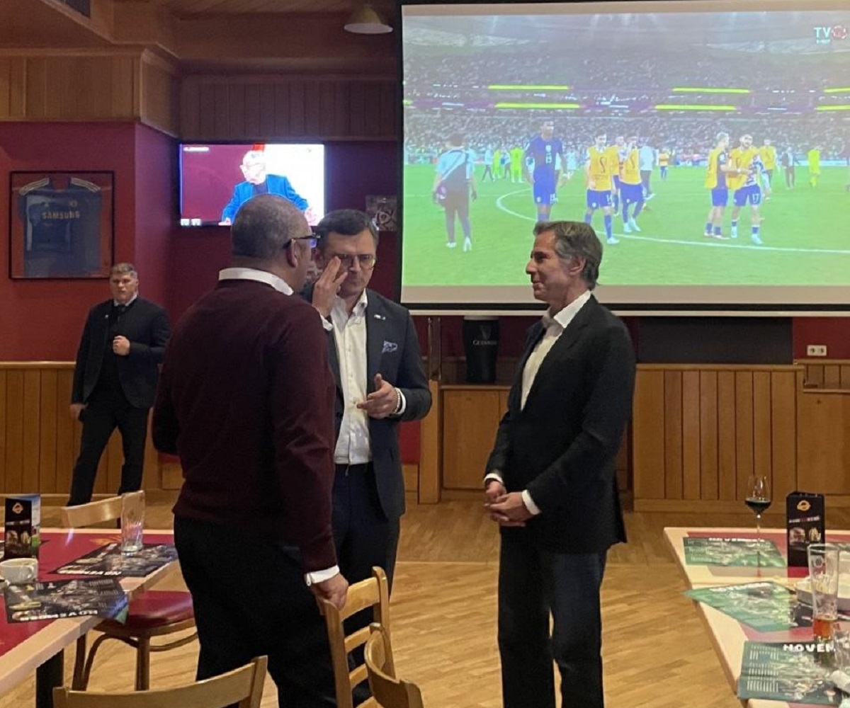 تبریک وزرای خارجه اوکراین و انگلیس به بلینکن برای پیروزی تیم فوتبال آمریکا +عکس