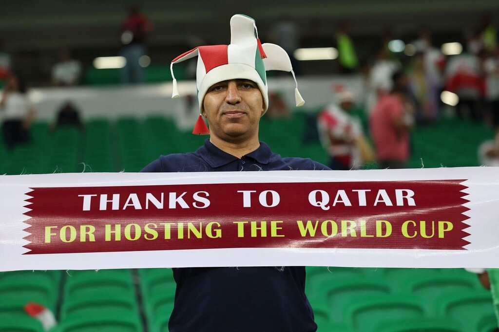 تشکر هوادار ایرانی از قطر پس از باخت ایران +عکس