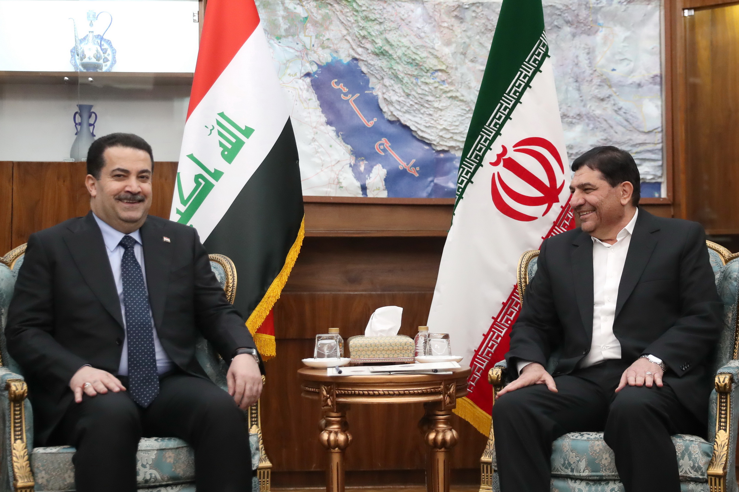 محمد مخبر: مناسبات اقتصادی دو کشور باید بیش از پیش تقویت شود/ نخست وزیر عراق: امنیت ایران و عراق موضوعی واحد و جدایی ناپذیر است