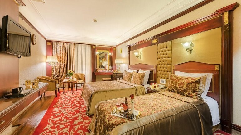 اتاق 3 تخته هتل قصر طلایی مشهد