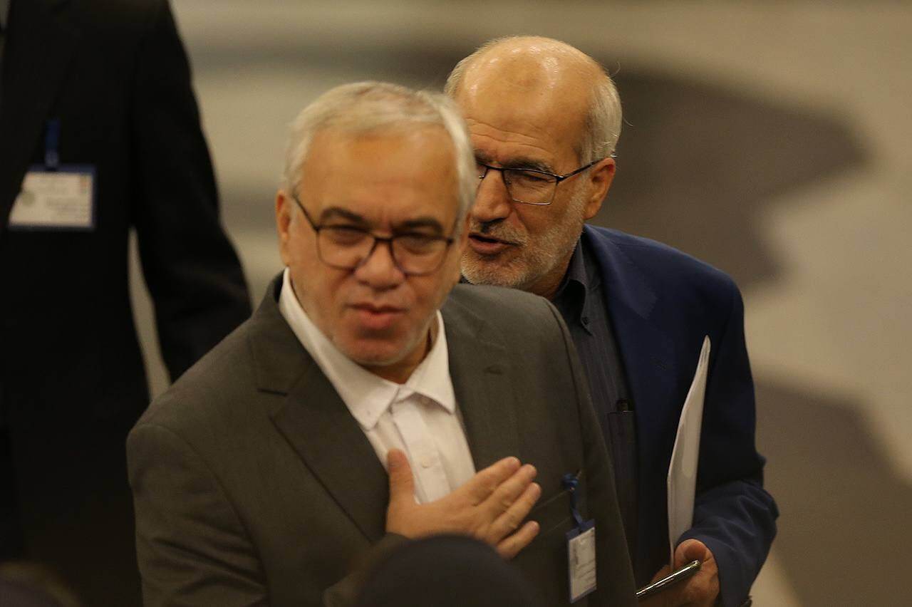 حضور فتح‌الله‌زاده در جلسه ابقا یا برکناری‌اش!