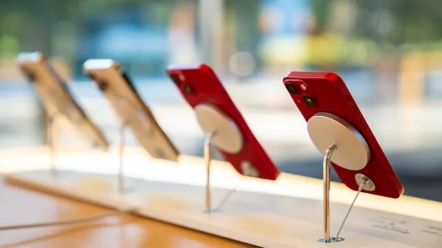 Apple iPhone 13 Apple iPhone 13