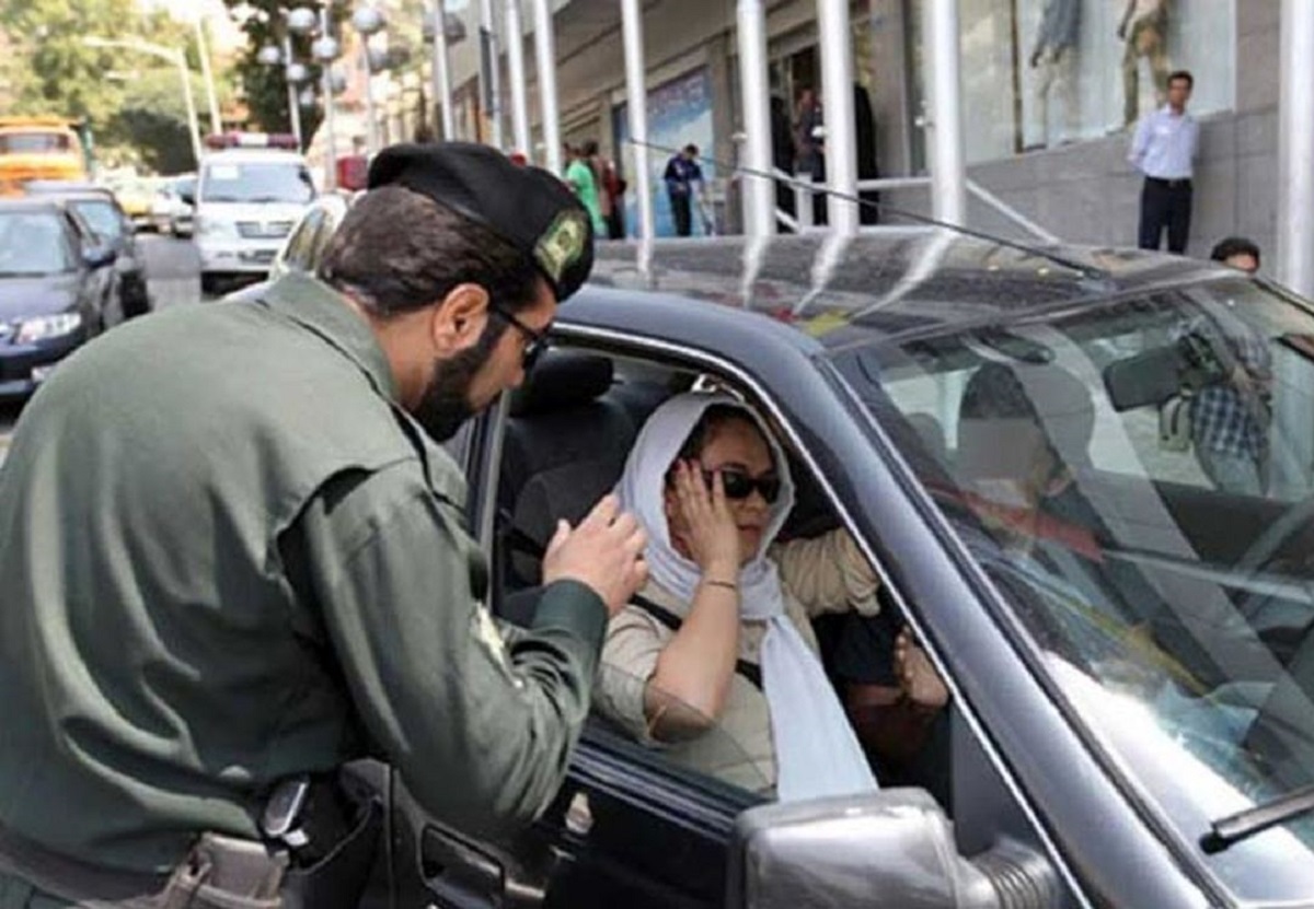 با بی حجابها بر اساس مُرّ قانون برخورد میکنیم/ معدود افرادی سیمای اخلاقی جامعه را مخدوش میسازند با بی حجابها بر اساس مُرّ قانون برخورد میکنیم/ معدود افرادی سیمای اخلاقی جامعه را مخدوش میسازند