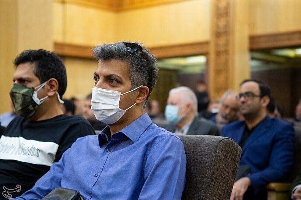 عادل فردوسی پور در مراسم ختم کیومرث پوراحمد