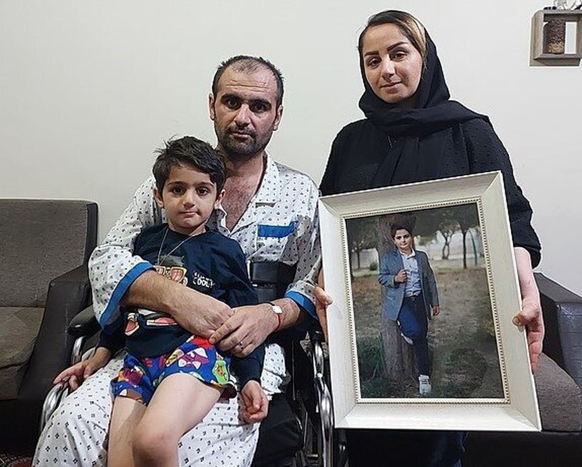 حمله تند فارس به خانواده کیان پیرفلک: مادر کیان با مادر مجاهد، عکس یادگاری گرفته