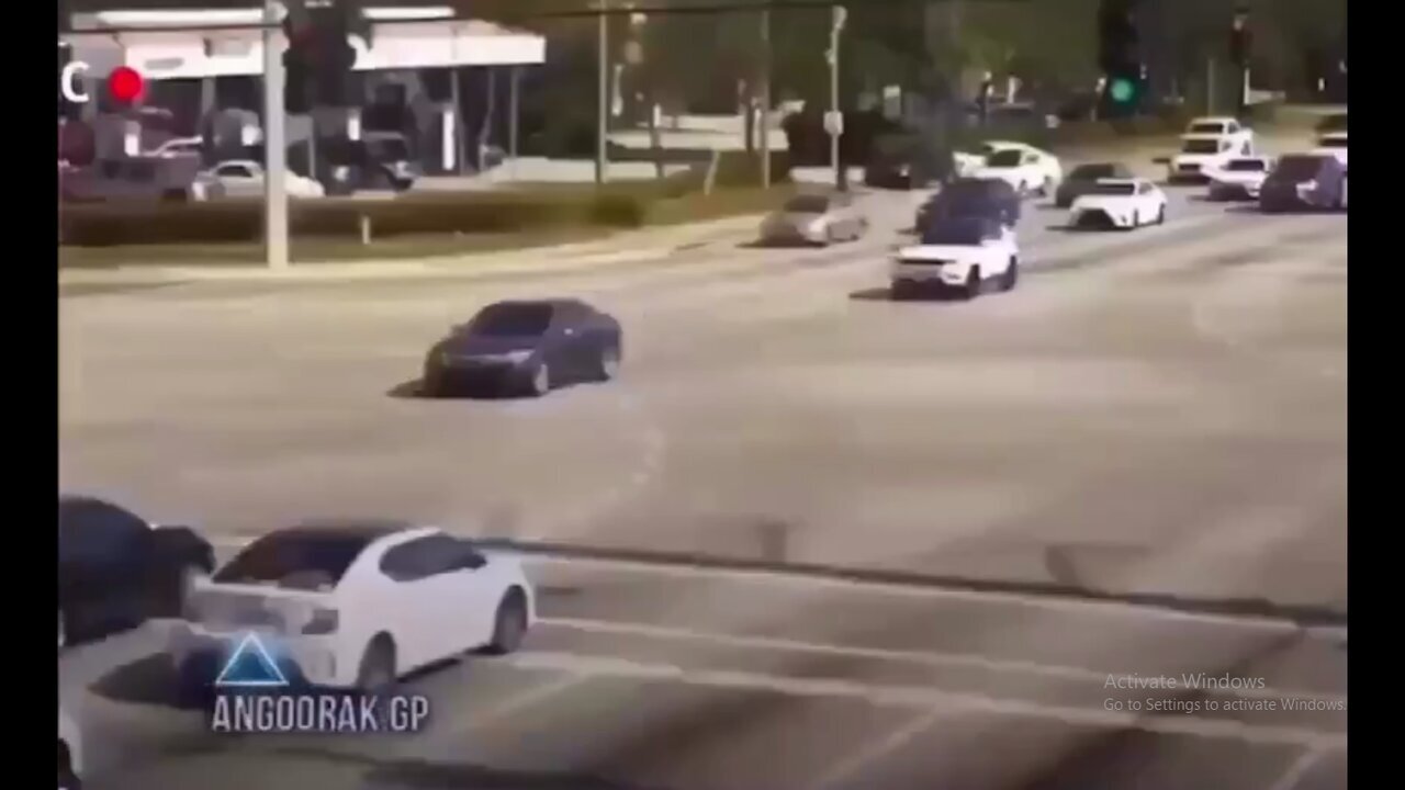 شجاعت مثال‌زنی یک زن جوان و نجات جان یک راننده +فیلم