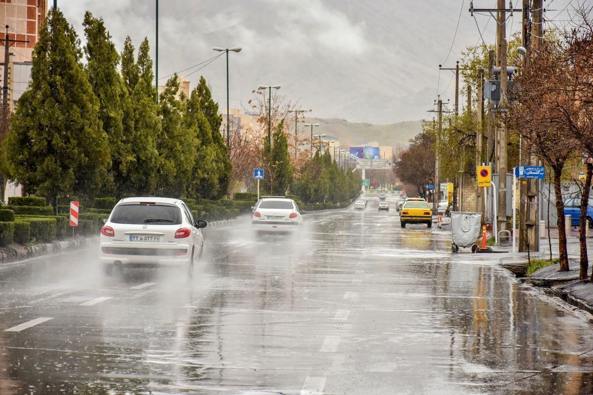رگبار باران و کاهش دما در تهران/ خطر سیلابی شدن مسیل‌ها