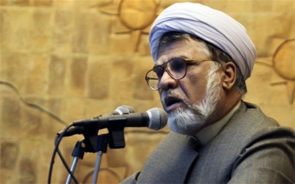 فردی که سال‌ها حوزه را ترک کرده و به سمت کار‌های اجرایی رفته، آیت‌الله نیست