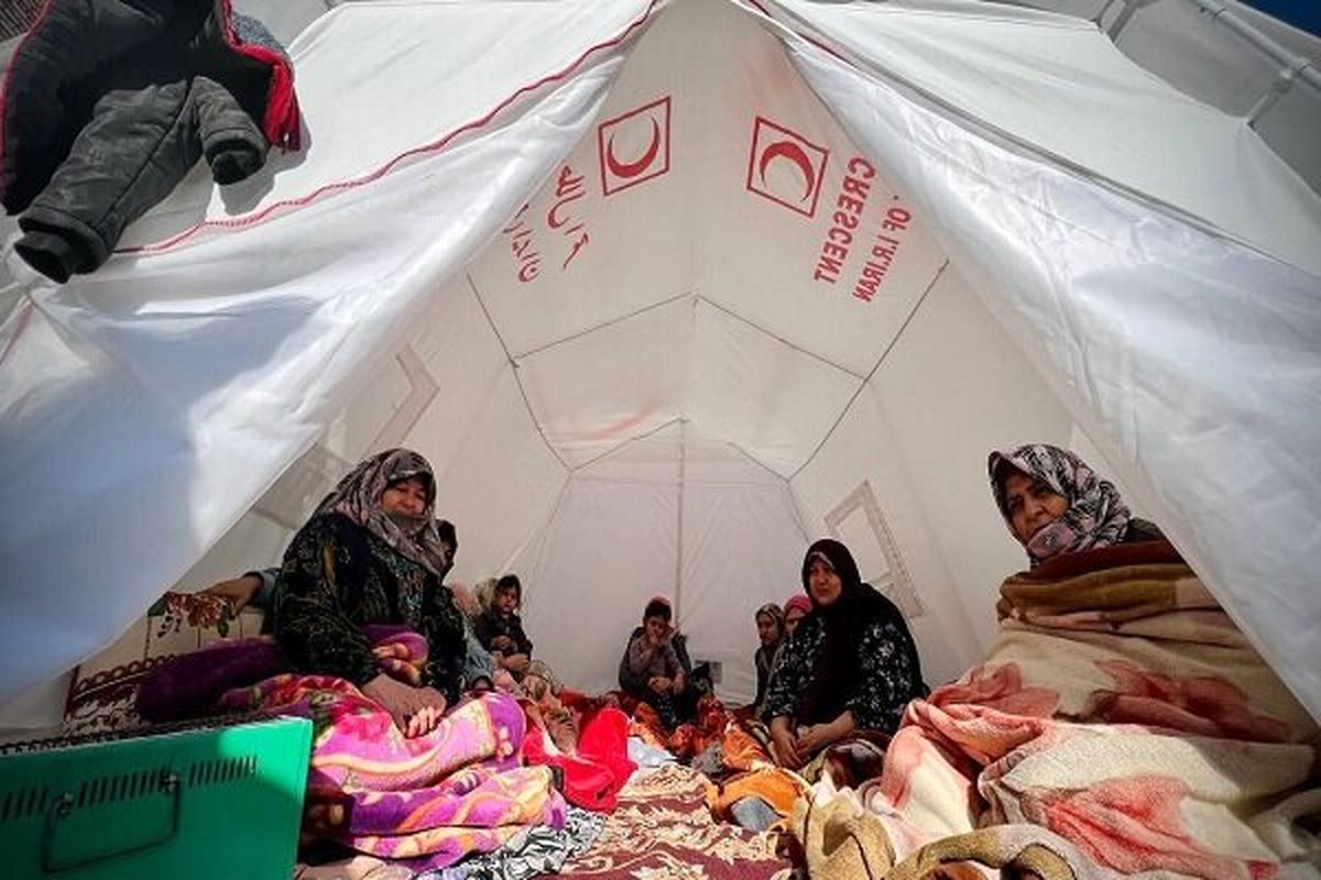 وضعیت اسفناک چادر زلزله‌زدگان پس از بارش باران