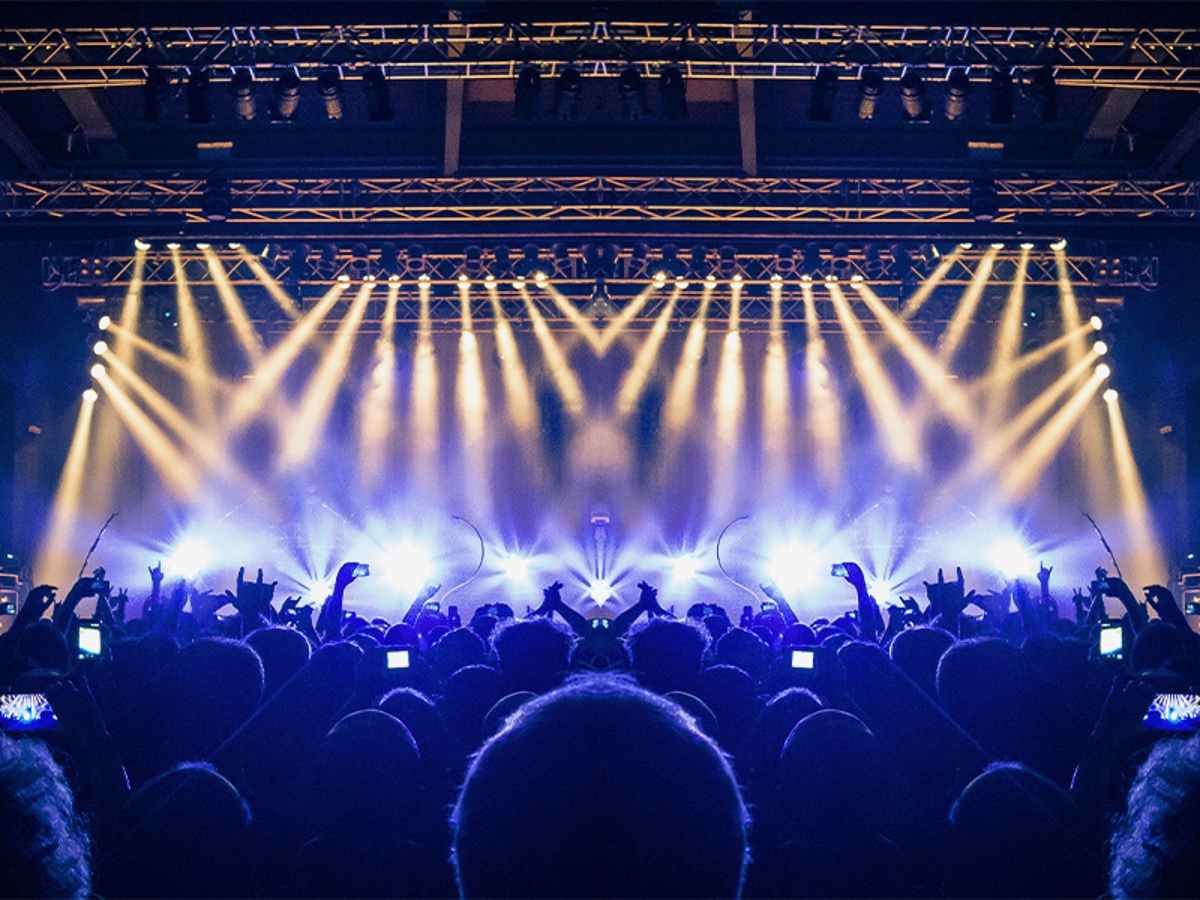 ویدئویی پربازدید از پلی‌بک خوانیِ خواننده معروف