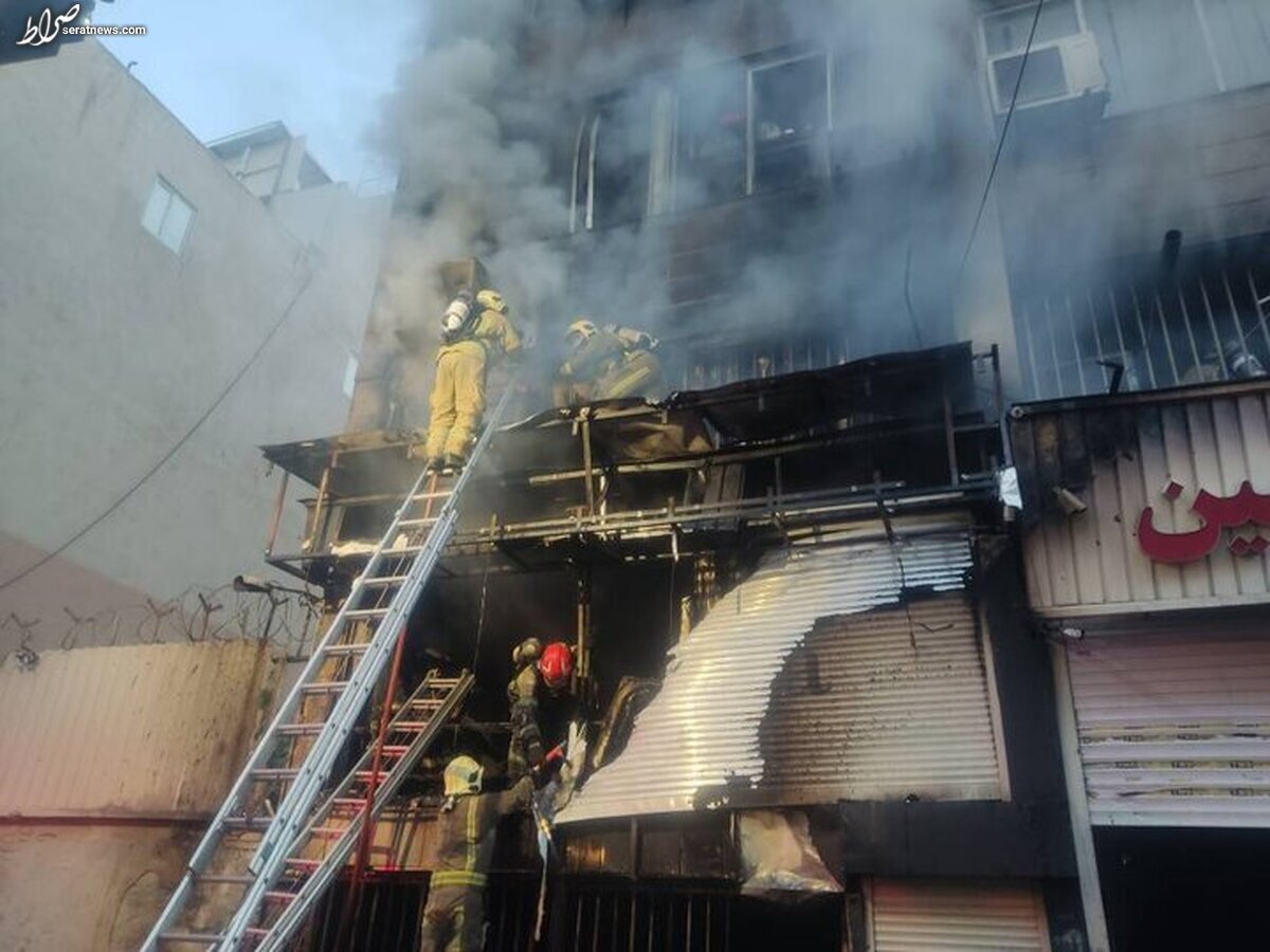 آتشسوزی یک ساختمان تجاری در بازار تهران +فیلم آتشسوزی یک ساختمان تجاری در بازار تهران +فیلم