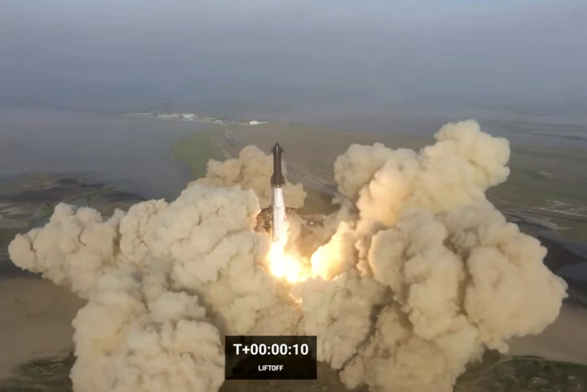 موشک فضایی استار شیپ ایلان ماسک در آسمان منفجر شد + فیلم