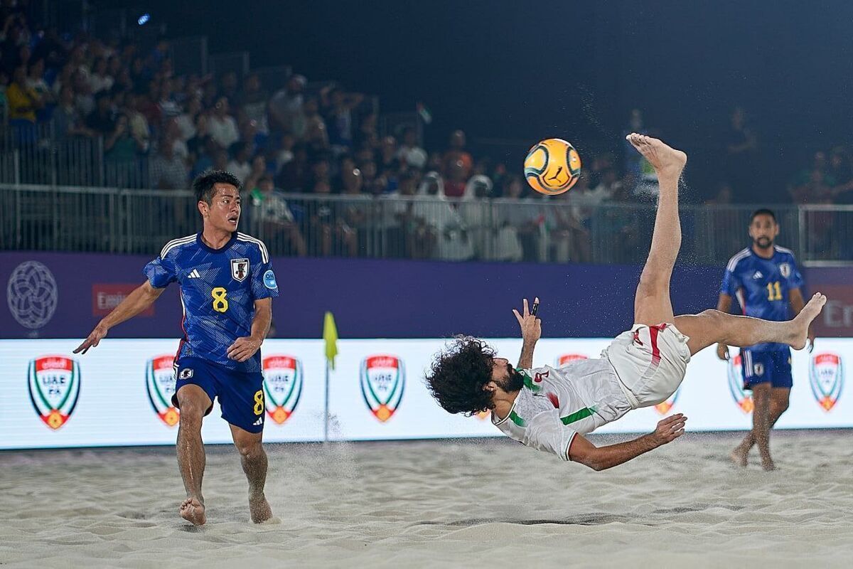 تیم ملی فوتبال ساحلی چگونه به ایرانیان عیدی داد؟ / ژاپن در مقابل ایران به زانو در آمد
