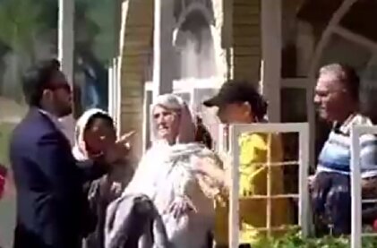 نحوه جدید تذکر حجاب در ورودی باغ ارم شیراز! + فیلم