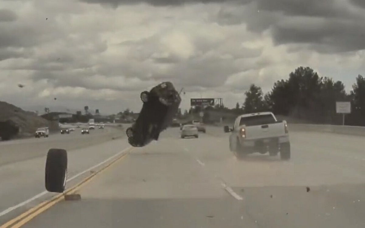 ثبت تصادف وحشتناک  از دید دوربین تسلا +فیلم