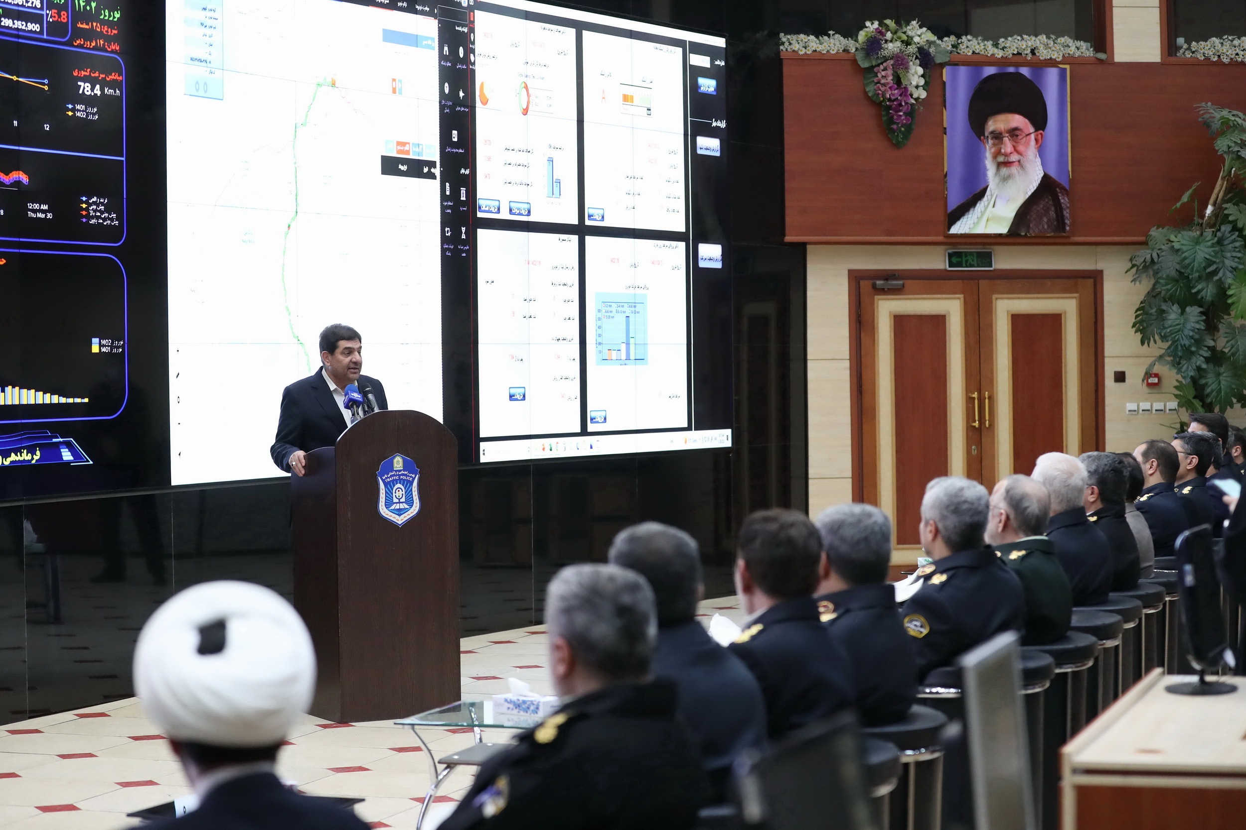 حضور معاون اول رییس جمهور در مرکز اطلاعات و کنترل هوشمند ترافیک پلیس راهنمایی و رانندگی و بازدید میدانی از محور‌های مواصلاتی تهران