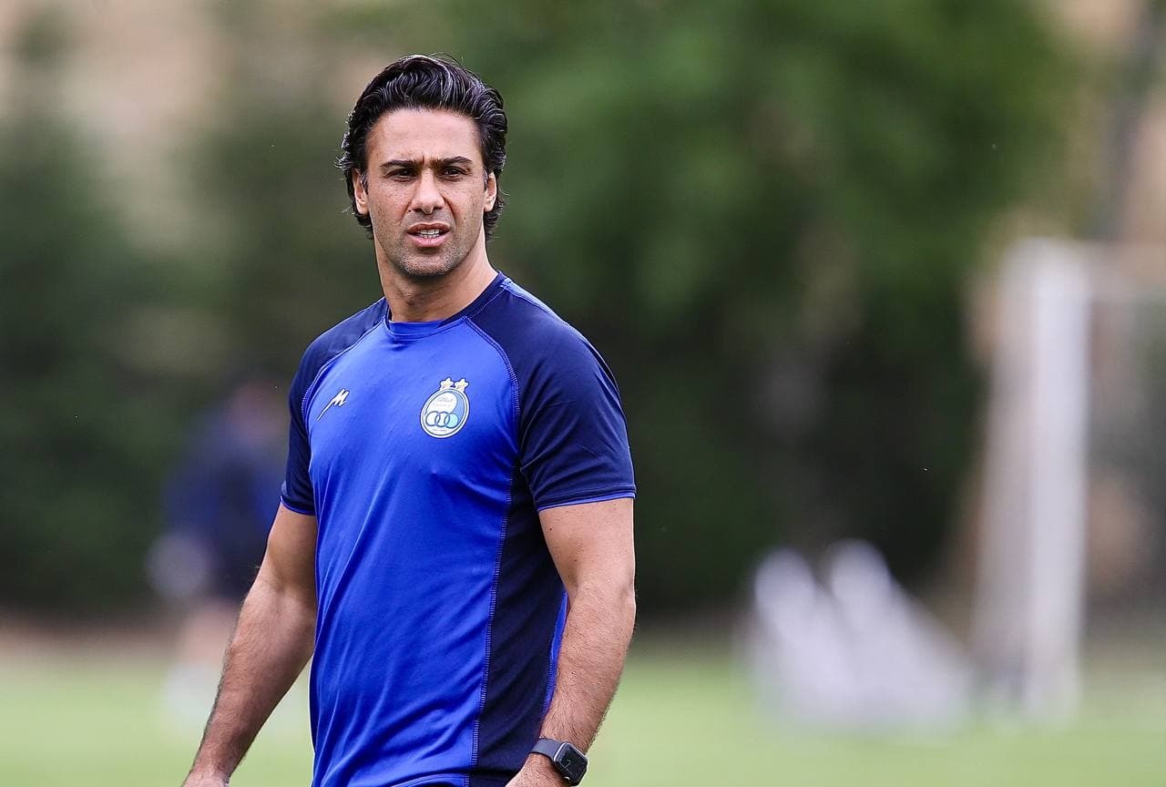 درگیری با داور برای فرهاد مجیدی گران تمام شد درگیری با داور برای فرهاد مجیدی گران تمام شد