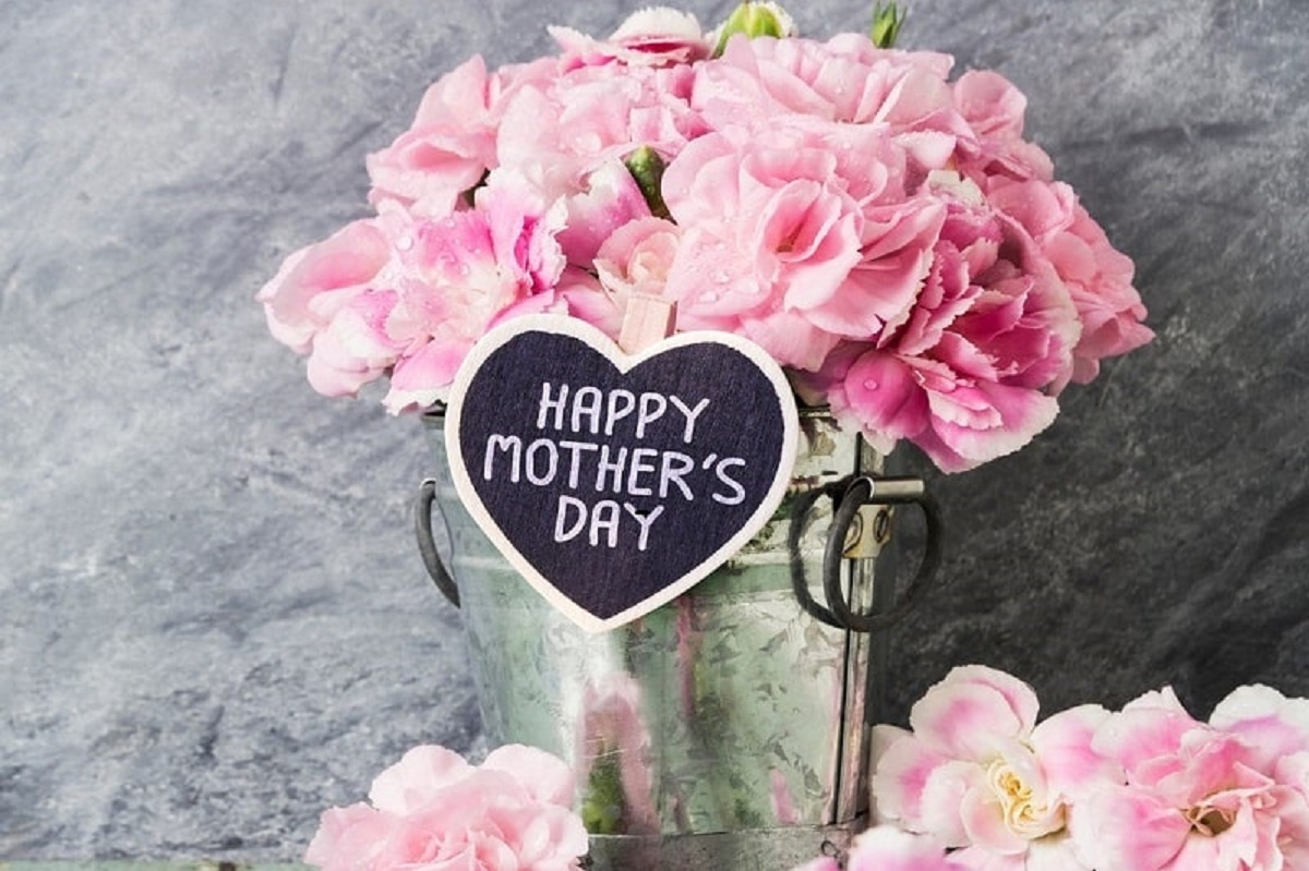 رسم و رسومات عجیب غریب روز مادر در دنیا