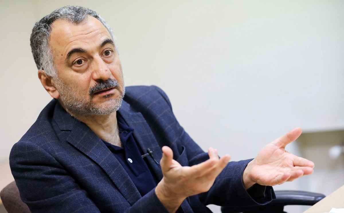 سعید لیلاز: رئیسی هم رفت کنار دست احمدی‌نژاد!