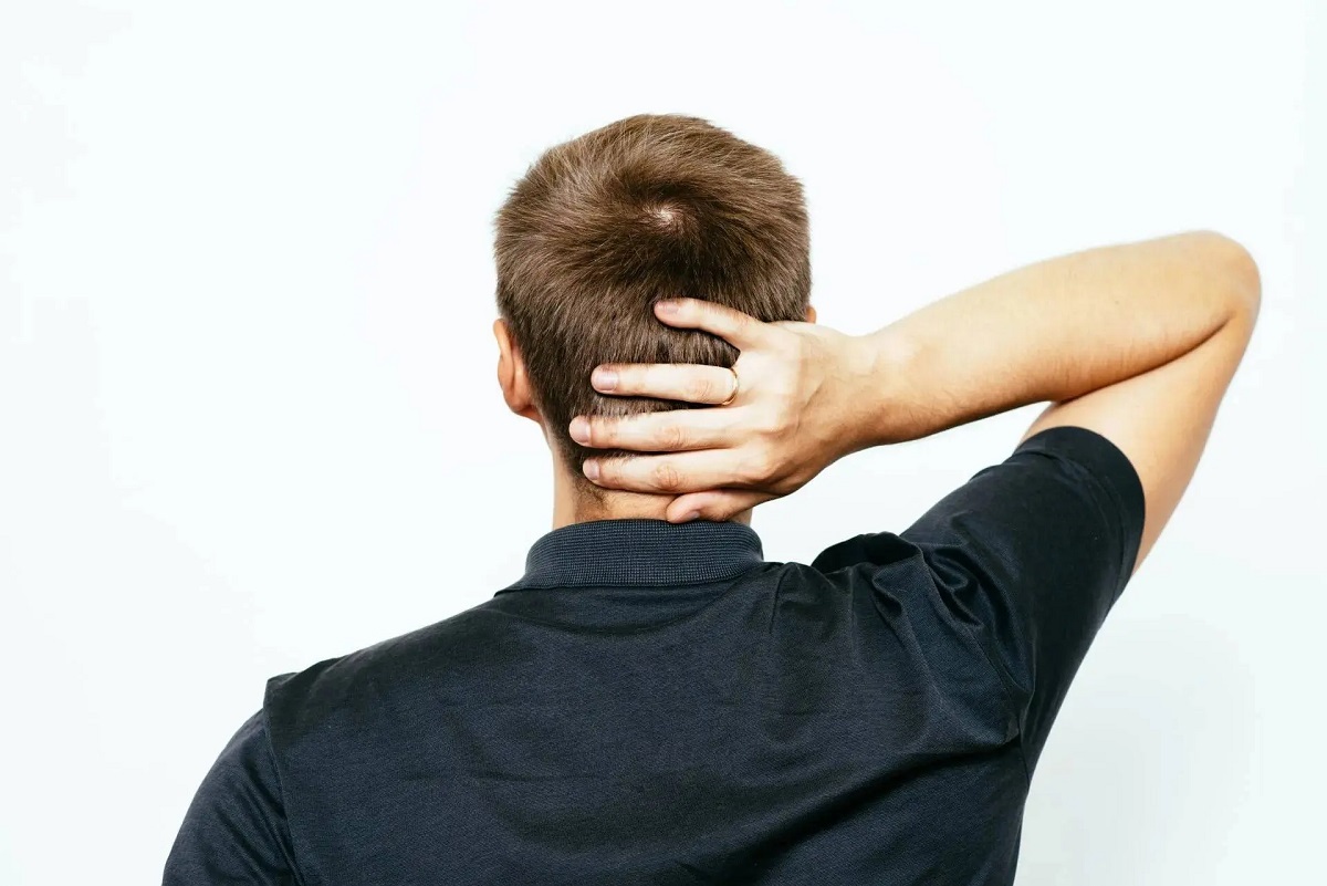 علت درد پشت سر چیست؟