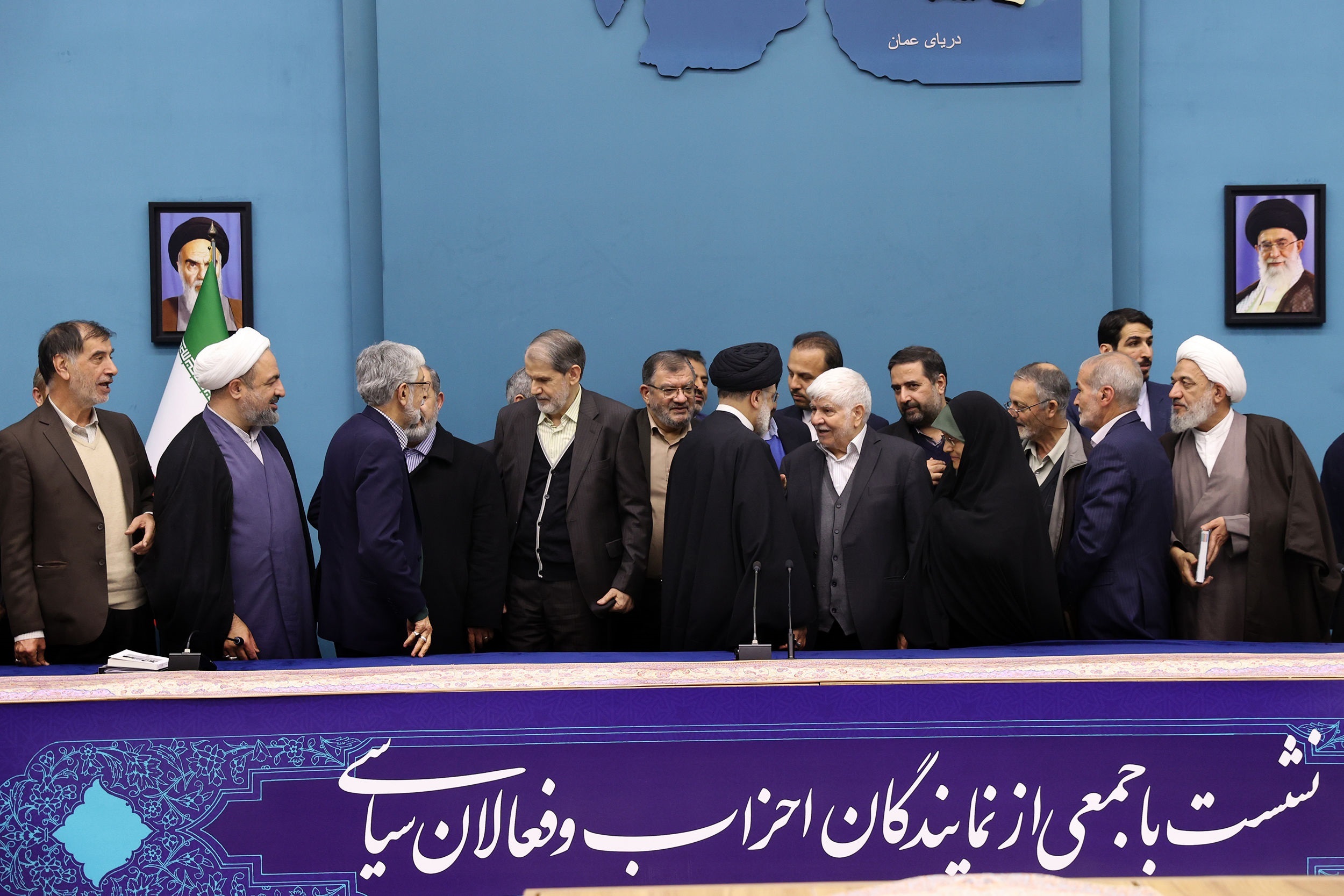 حواشی نشست رئیسی با فعالان سیاسی؛ از گلایه‌های الله‌کرم تا کنایه‌های پزشکیان