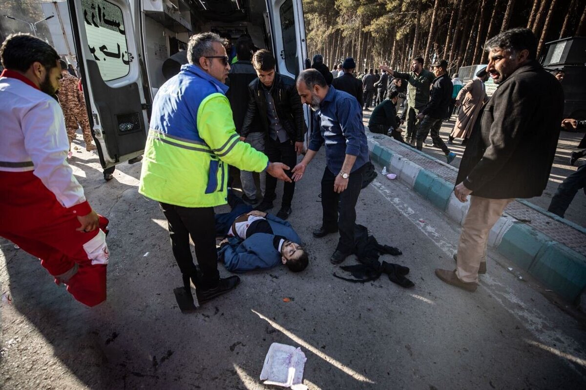 تسنیم: دو کیف حامل بمب در مسیر گلزار شهدای کرمان منفجر شده