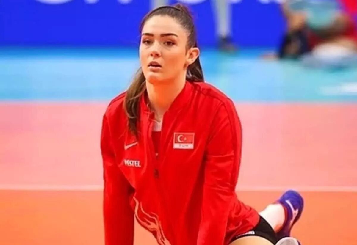 زهرا گونش والیبالیست تیم ملی ترکیه کیست؟