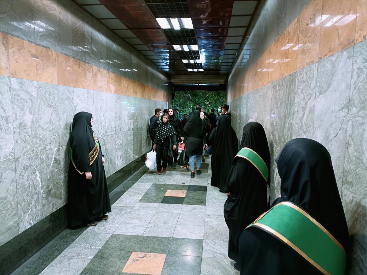 روزنامه جمهوری اسلامی: به نام اسلام و به نام حضرت فاطمه زنان را وادار به حجاب می‌کنند در حالی که نه اسلامی است و نه منطبق با فرهنگ فاطمی