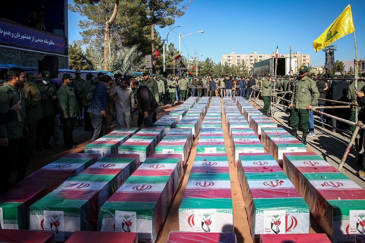 ضجه‌های دردناک مادرانه بر سر تابوت فرزندان شهید