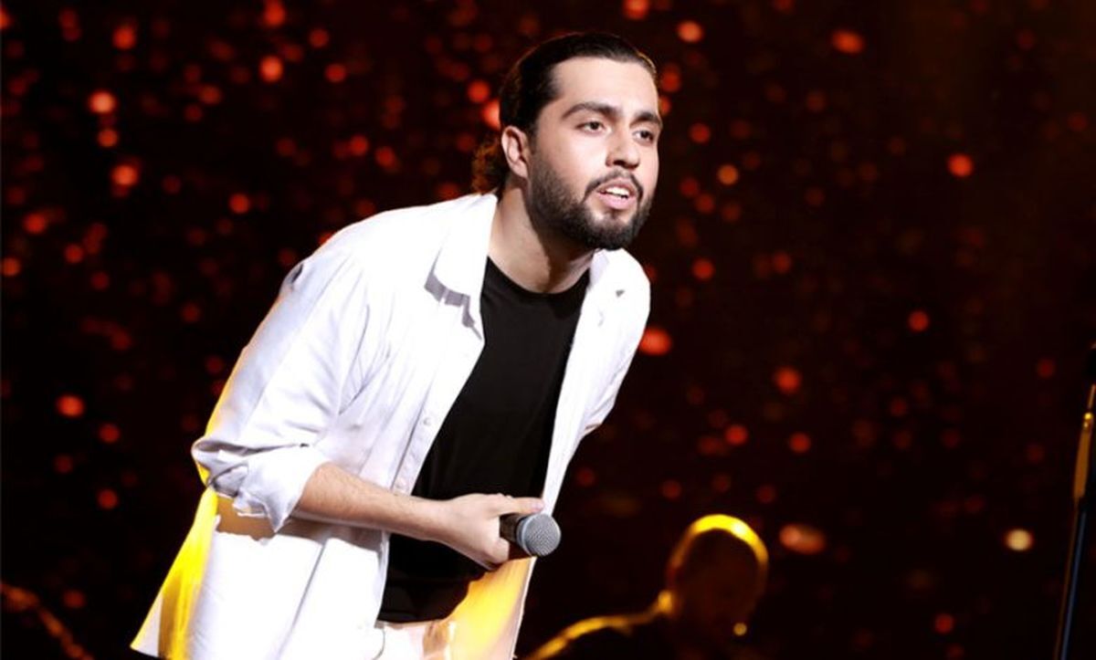 بیاحترامی یک دختر به خواننده پاپ در حین برگزاری کنسرت بیاحترامی یک دختر به خواننده پاپ در حین برگزاری کنسرت