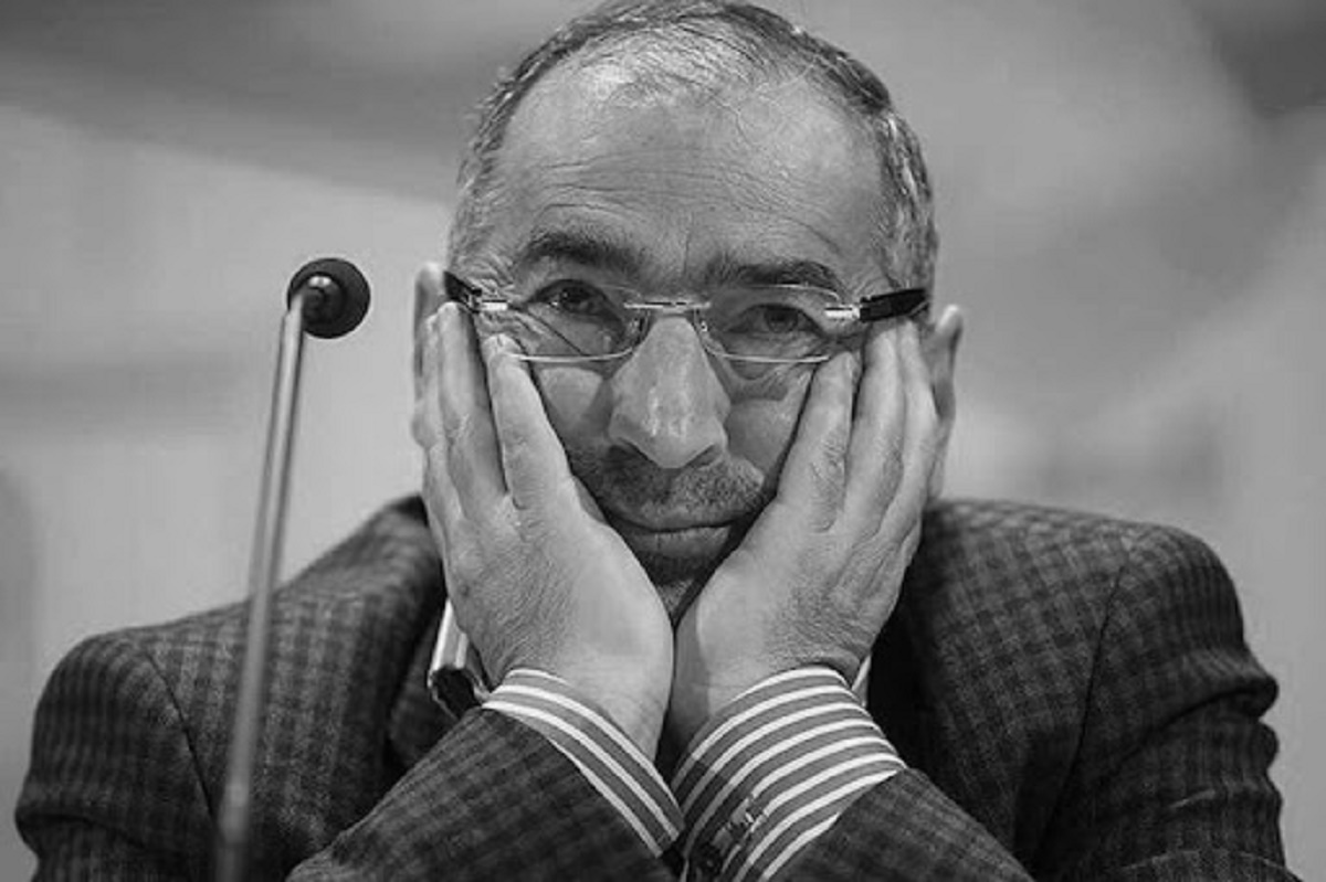 حمله تند و بیسابقه به صادق زیباکلام در برنامه زنده تلویزیونی حمله تند و بیسابقه به صادق زیباکلام در برنامه زنده تلویزیونی