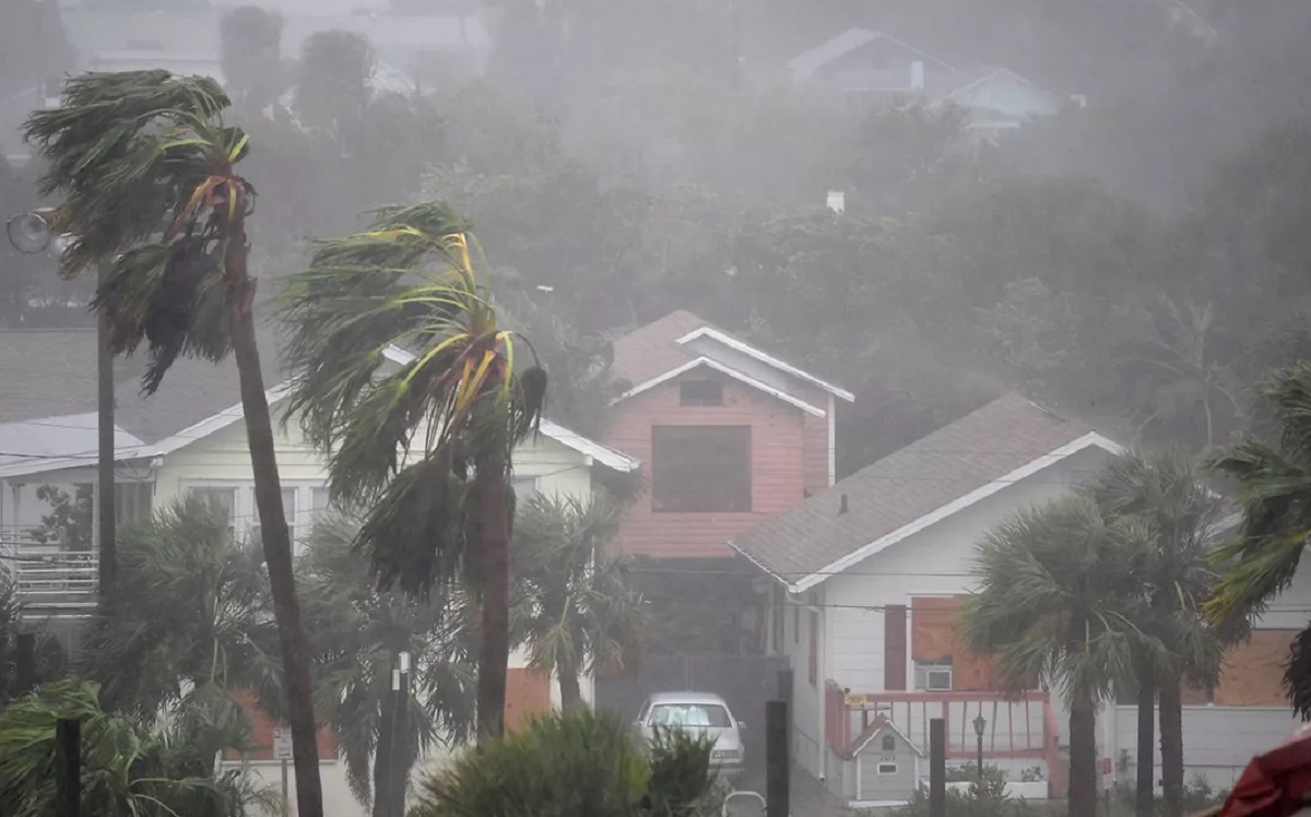 لحظه وحشتناک وقوع گردباد و طوفان در فلوریدا!